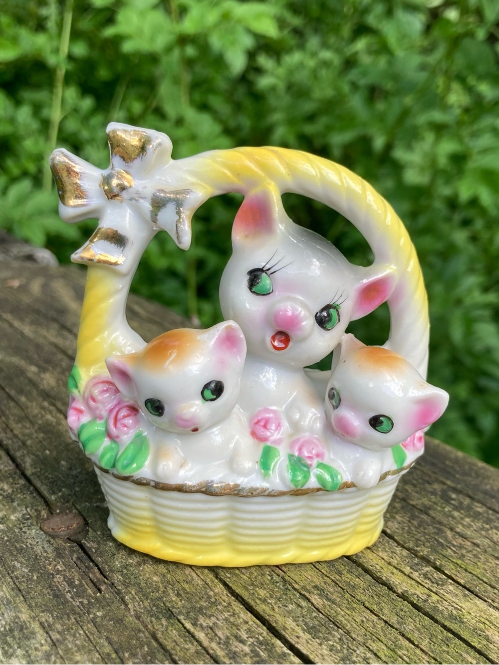 Vintage Kitsch Japan Cat & Kittens in a Basket Figurine!